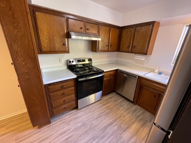 Foto del edificio - 7369 Elmhurst Pl