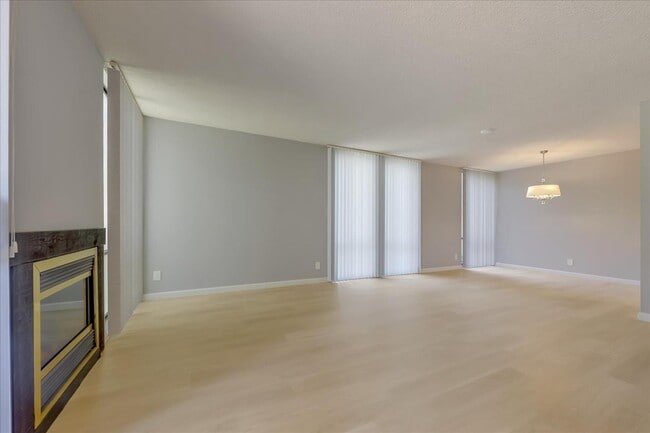 Building Photo - 1061 Beach Park Blvd