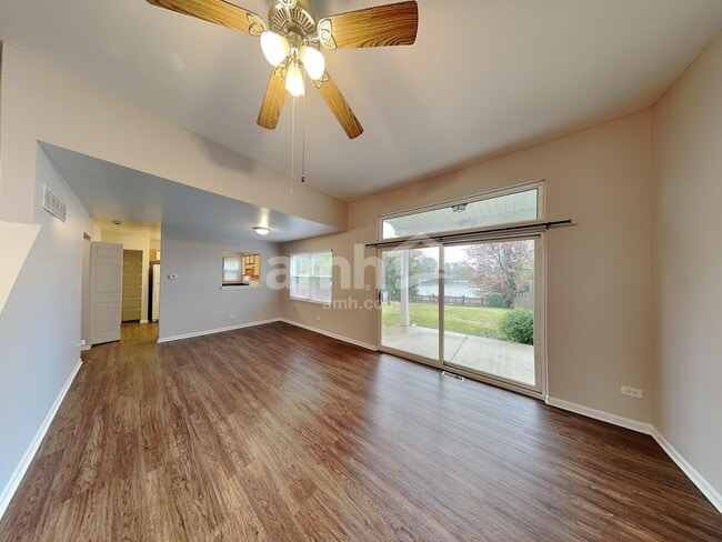 Foto del edificio - 2202 Henning Pl