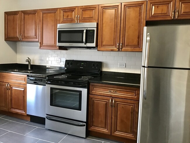 Building Photo - 3637 W Dickens Ave