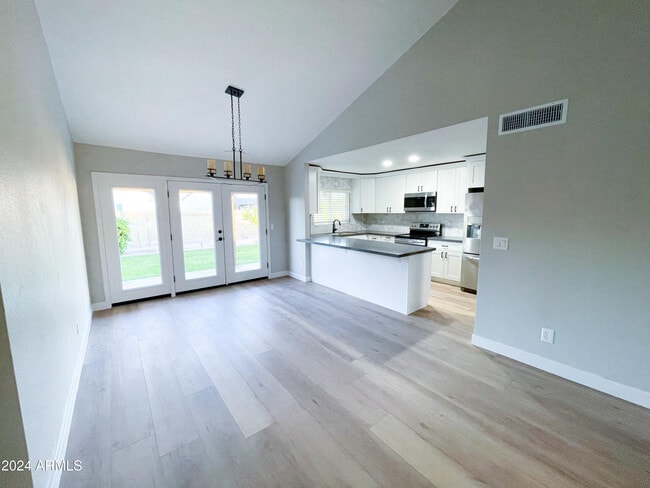 Foto del edificio - 1460 E Todd Dr