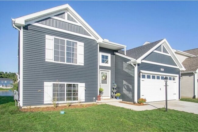 Building Photo - 2785 Jordan River Dr