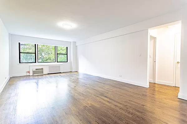 Primary Photo - 30 Beekman Pl