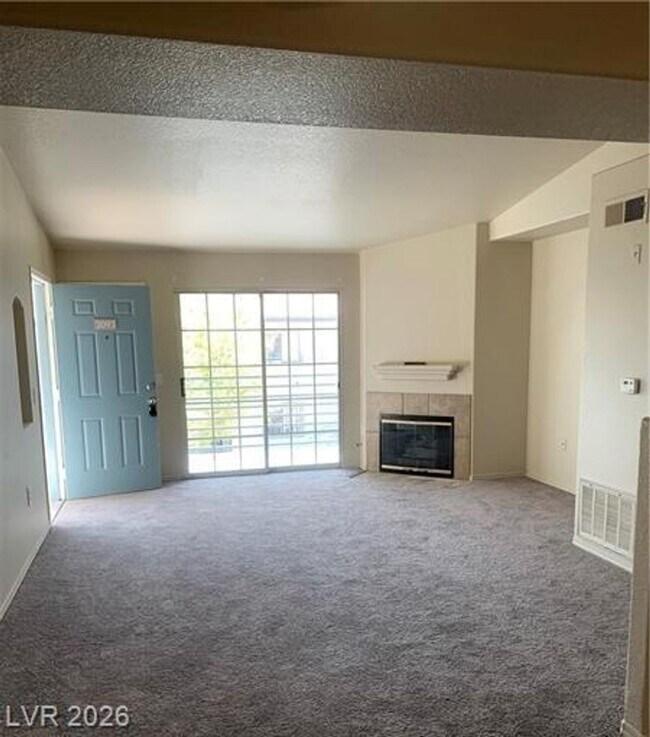 Building Photo - MOVE IN SPECIAL: $1000 OFF RENT WITH THIS SPACIOUS TOP FLOOR 2 BEDROOM 2 BATH CONDO