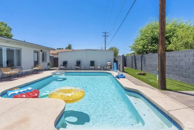 Building Photo - 3330 E Cypress St