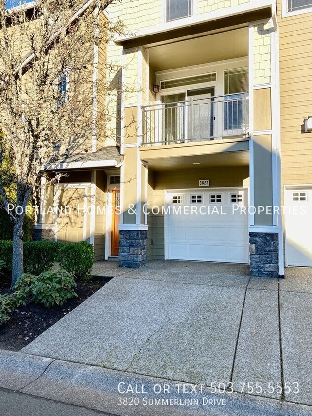 Foto principal - 2 Bed Townhome in a West Linn Community wi...