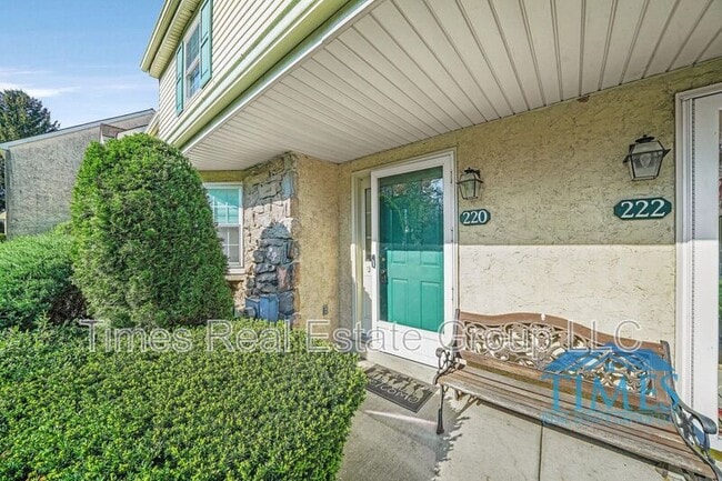 Building Photo - 220 Westridge Pl N