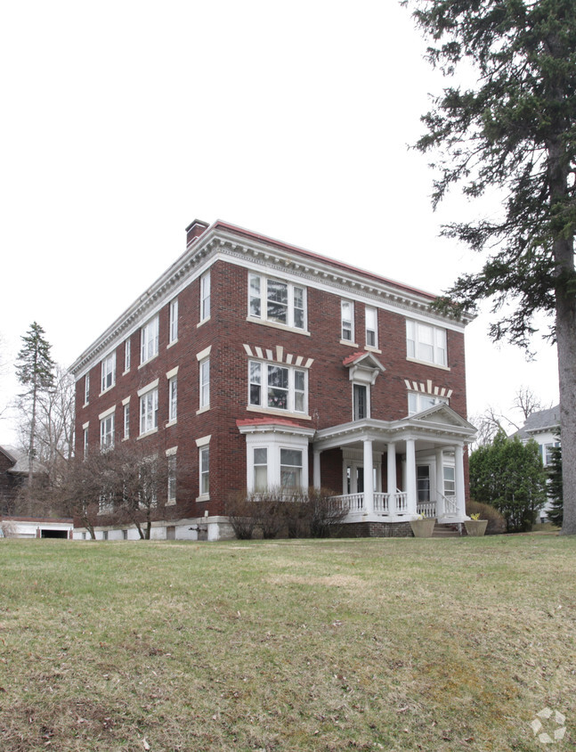 Building Photo - 253 South St