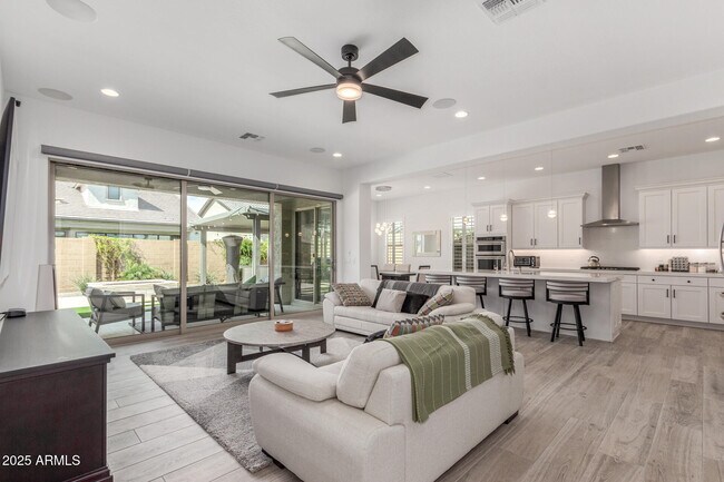 Foto del edificio - 2346 E Warbler Rd