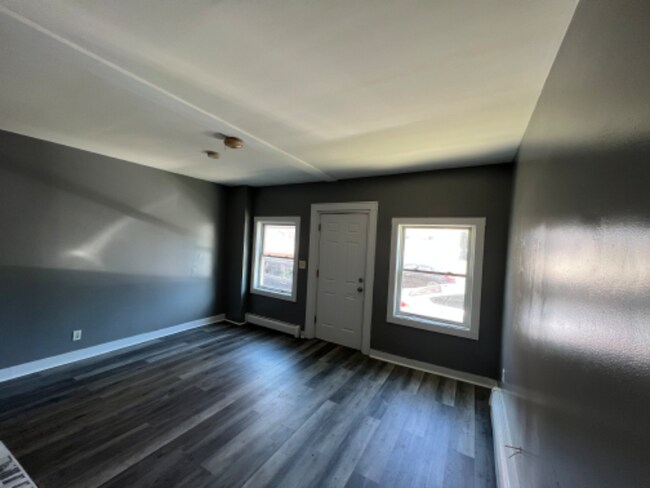 Building Photo - 697 Hallett St
