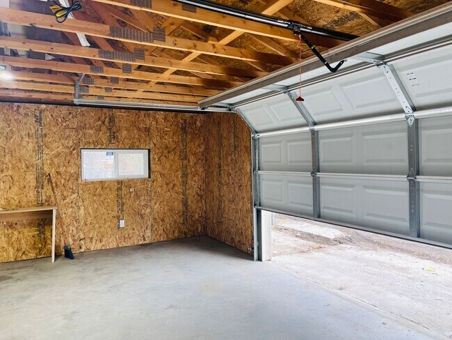 Foto del edificio - 5 bedroom, fresh remodel, 3 bathrooms WEST...