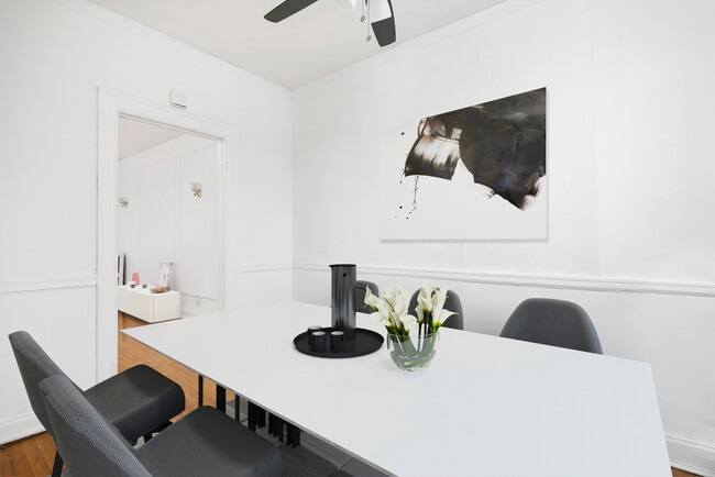 Building Photo - 632 W. Addison