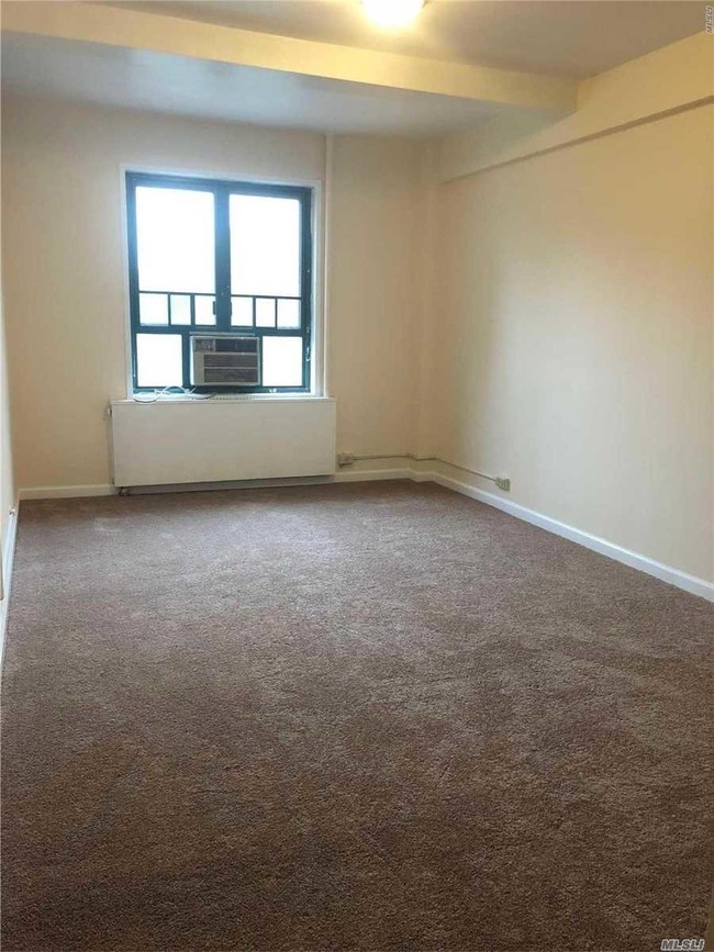 Foto del edificio - 1576 Unionport Rd