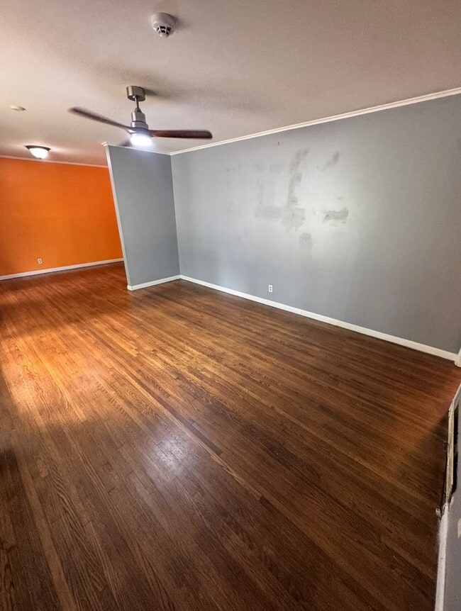 Building Photo - 3 bedroom, 1 bath home in the Hoover Neigh...