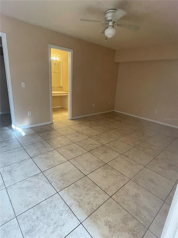 Building Photo - 2918 Fan Palm Dr