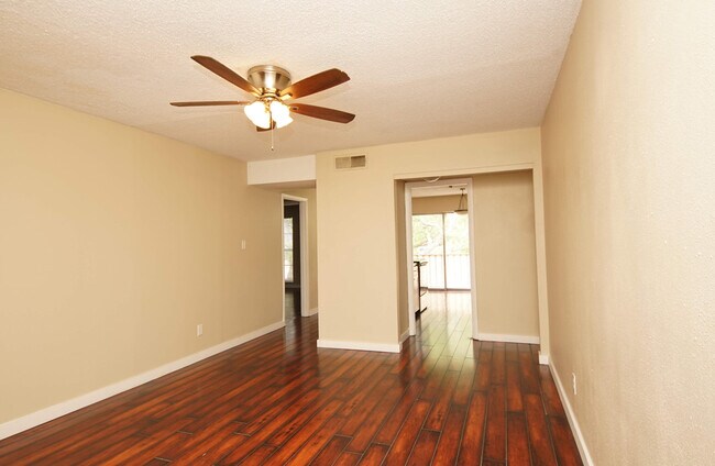 Building Photo - 210 Pelham Rd