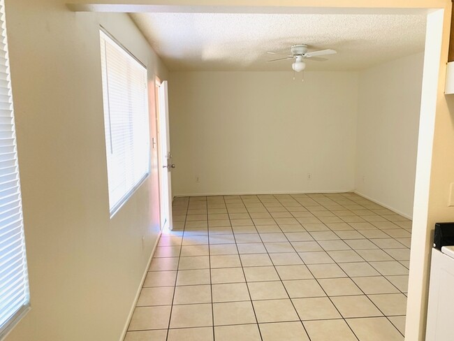 Building Photo - One Bedroom, One Bath Central Phoenix