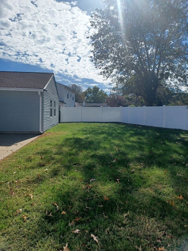 Building Photo - Welcome to this beautiful 4-bedroom, 2-bat...