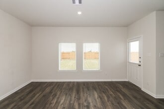 Building Photo - 424 Polly Grv Dr