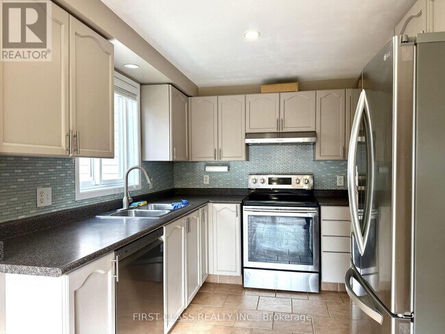 Building Photo - 13 Benjamin Ln