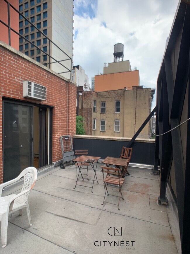 Building Photo - 356 W 39th St