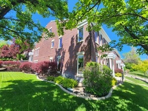 Building Photo - 462 N St E
