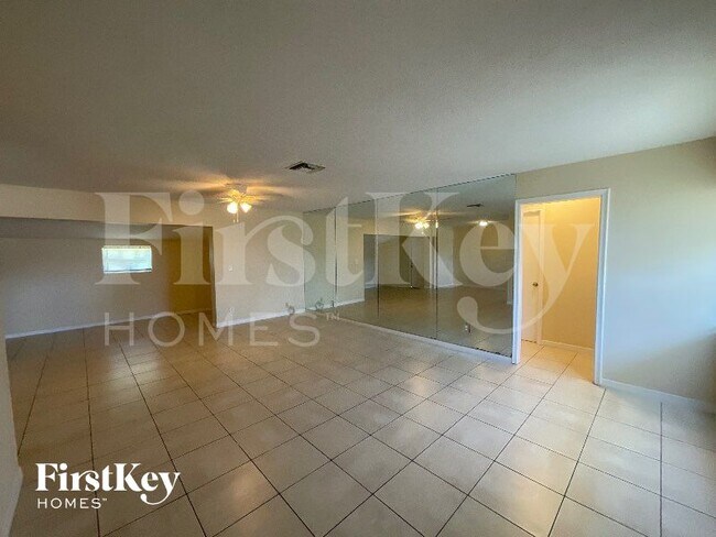 Foto del edificio - 4304 N Shore Dr