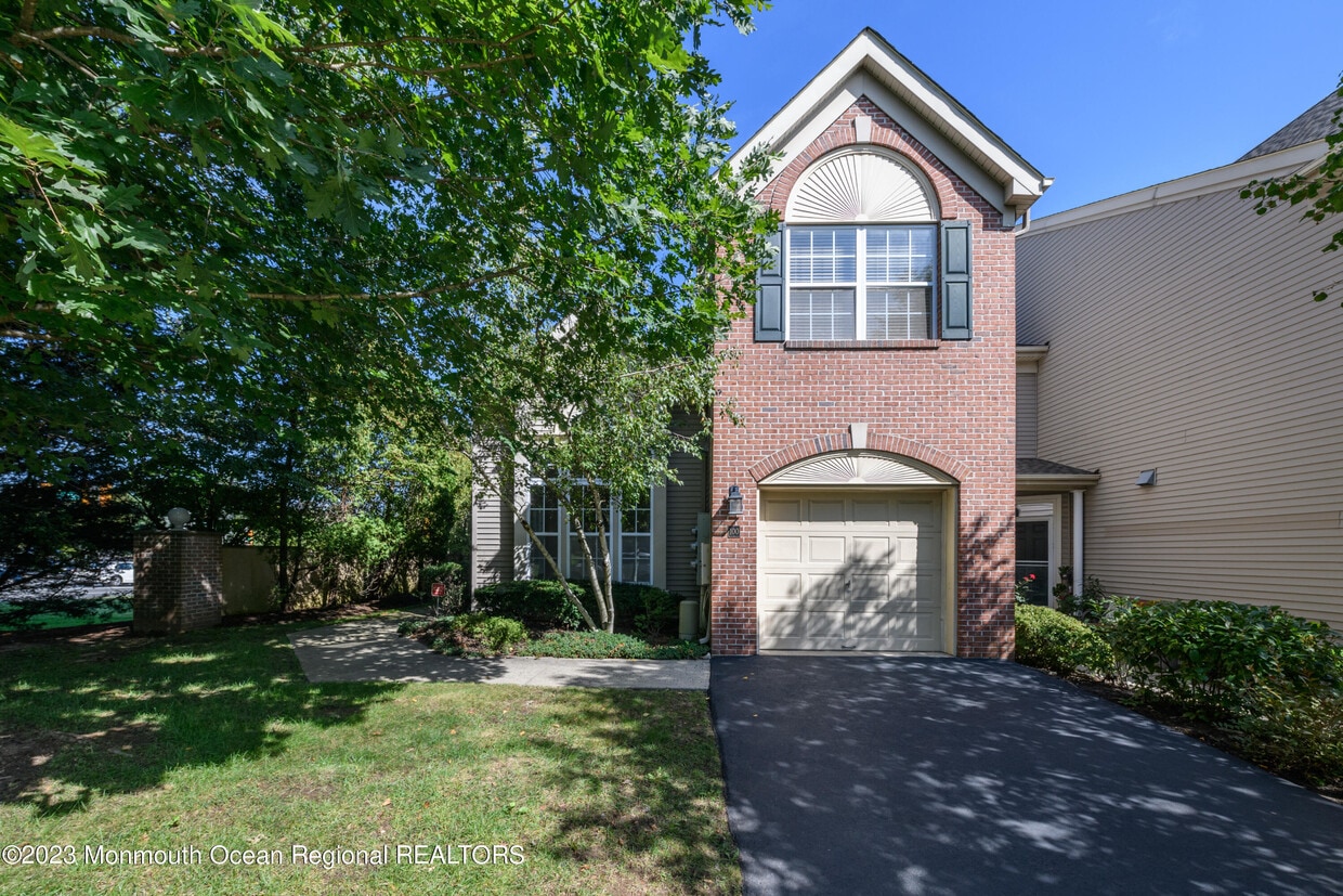 100 Nutmeg Ln, Holmdel, NJ 07733 Condo for Rent in Holmdel, NJ