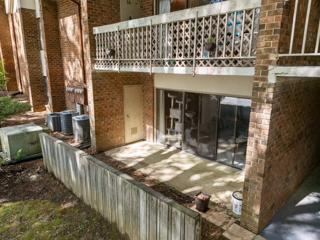 Building Photo - 500 Umstead Dr
