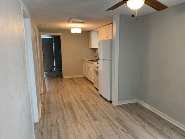 Foto del edificio - Newly Remodeled, 1 Bedroom 1 Bathroom Home...