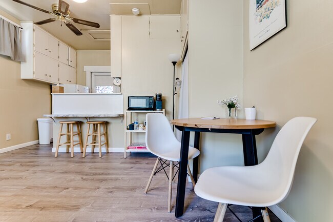 Foto del edificio - 729 E 18th Aly