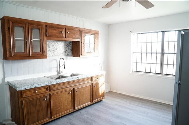 Building Photo - 4810 Scenic Dr