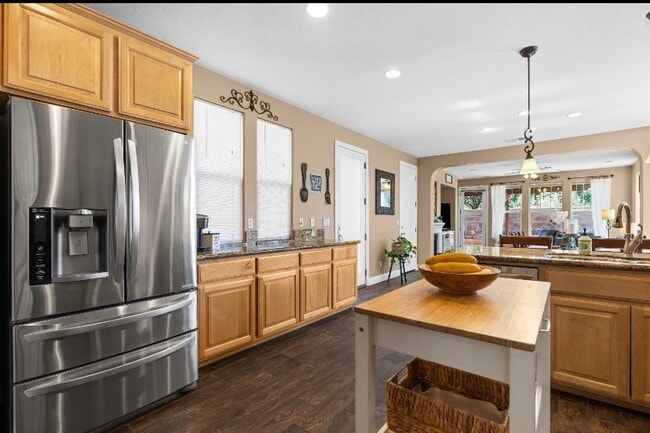 Building Photo - 300 W Alameda Dr