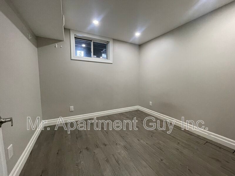 Building Photo - 30 William St