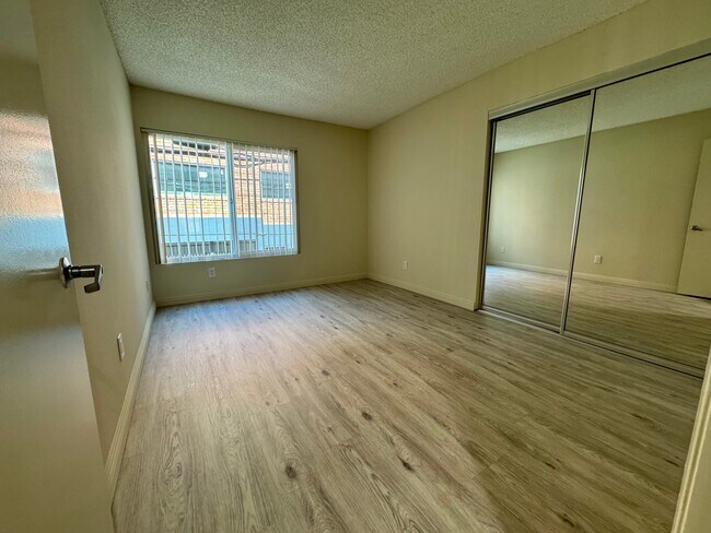 Foto del edificio - 10911 Rochester Ave