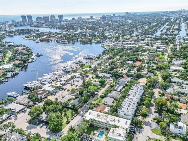 Foto del edificio - 1900 NE 8th Ct