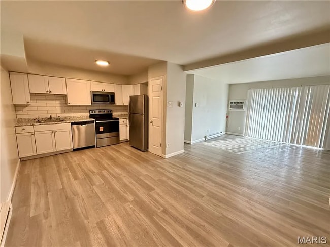 Foto del edificio - 7601 Hazelcrest Dr