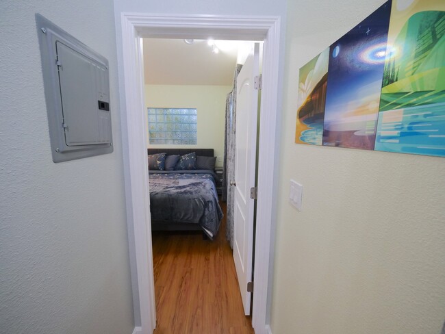 Foto del edificio - 1458 Morrill Ave