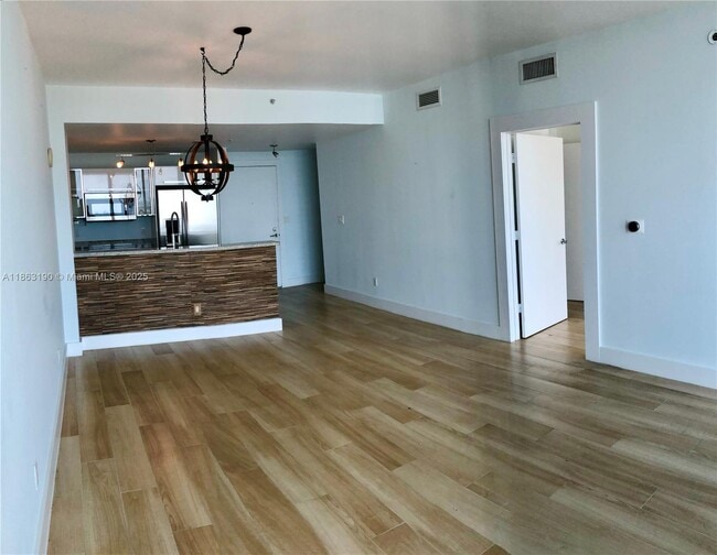 Foto del edificio - 601 NE 36th St