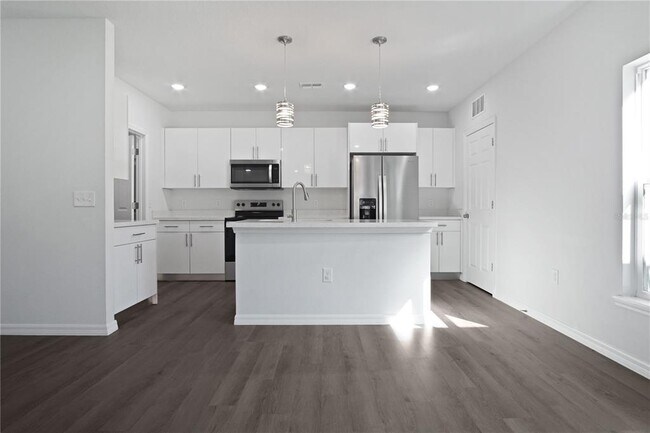 Building Photo - 1311 Hillsborough Ln