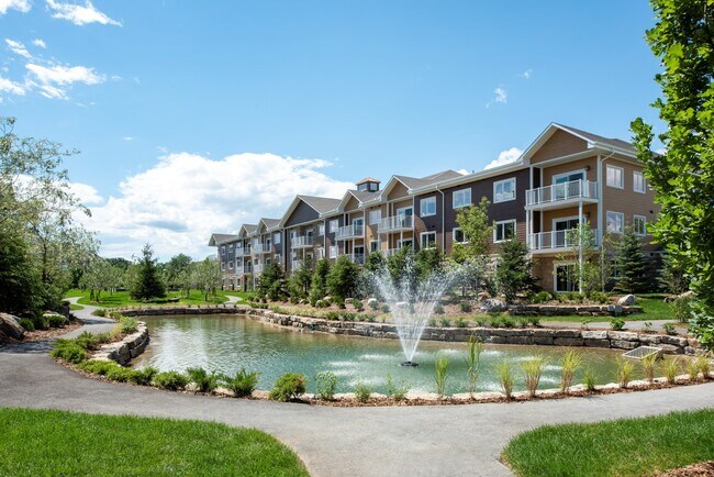 Photo du bâtiment - 1 Bedroom + Office with Terrace | Lepine Apartments