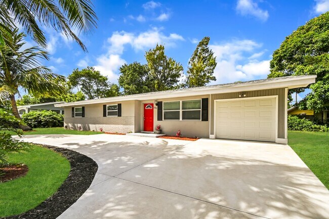 Building Photo - 201 Huron Pl