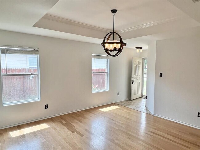 Building Photo - 5648 Brougham Way