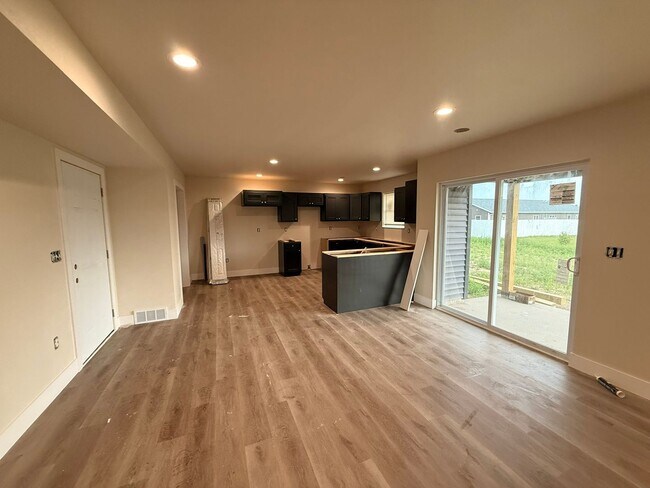 Building Photo - 3050/3054 Bennington Place