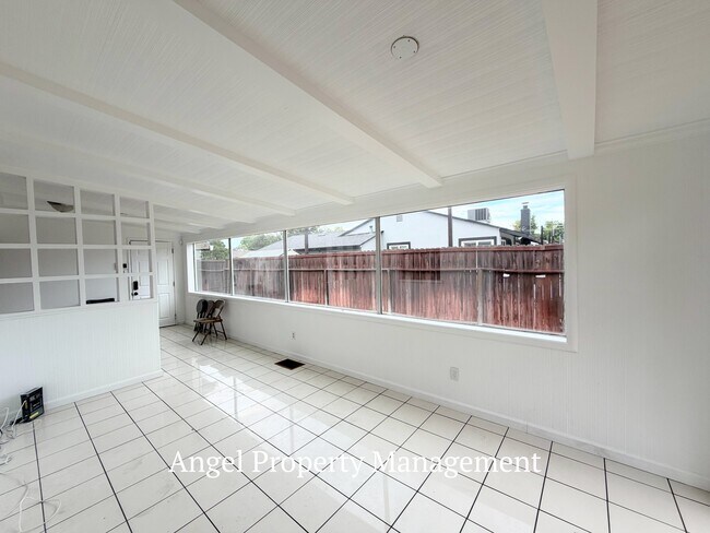 Building Photo - 7406 Alix Pkwy
