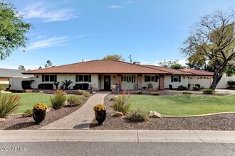 Building Photo - 6821 E Vista Dr