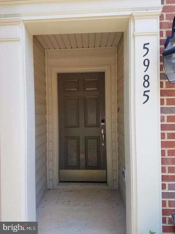 Building Photo - 5985 Meadow Brook Dr