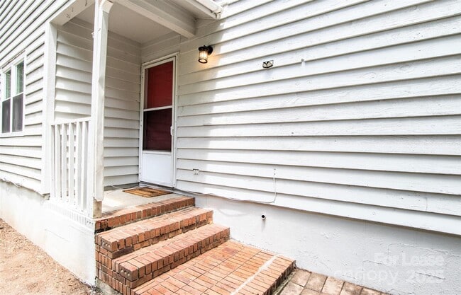 Building Photo - 10718 Blue Heron Dr