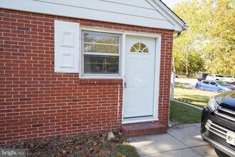 Building Photo - 512 S Park Dr