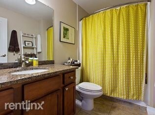 Foto del edificio - 1 br, 1 bath - 100 Park Ave W Apt 703